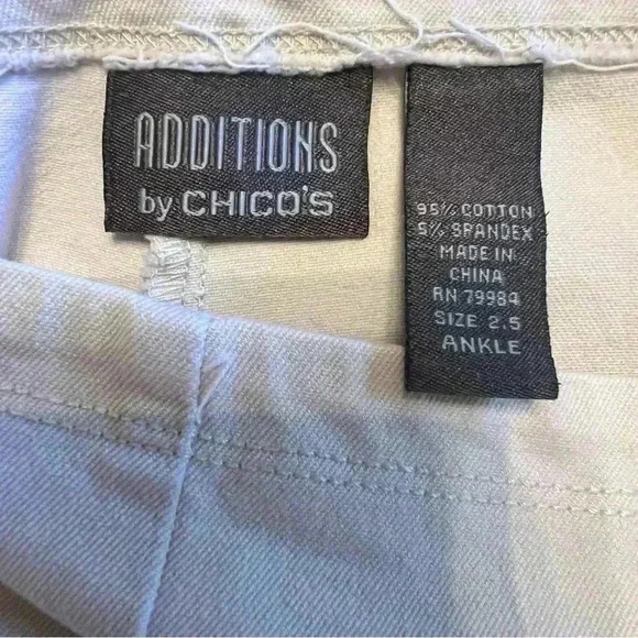 Chico’s khaki Slimming Flat Front Pants - side Zip Women’s  Size 2.5 Ankle - Picture 5 of 6